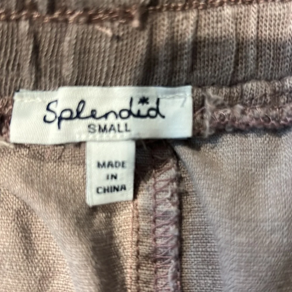 Splendid shorts with pockets and drawstring Size small. - Picture 3 of 4